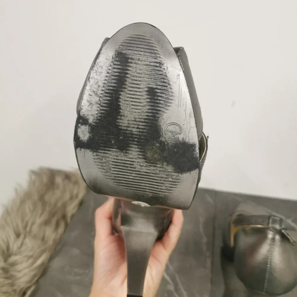 Carlos Santana  Silver Heels - Picture 8 of 9